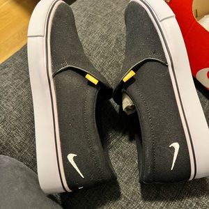 BRAND NEW Nike Court Royals Slip